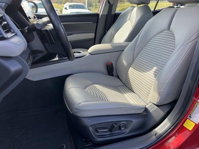 2024 Toyota Camry SE Auto (SE)