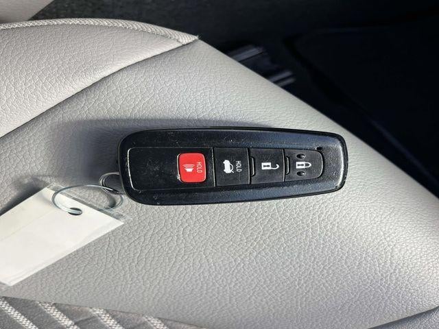 2024 Toyota Camry SE Auto (SE)