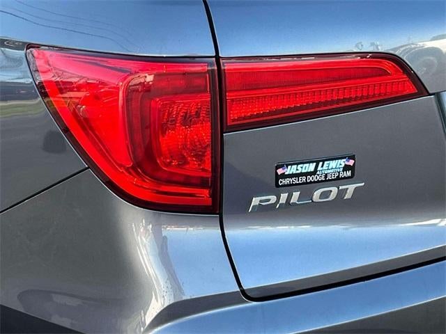 2016 Honda Pilot 2WD Touring with DVD Rear Entertainment System and Navigation