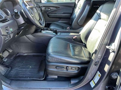 2016 Honda Pilot 2WD Touring with DVD Rear Entertainment System and Navigation