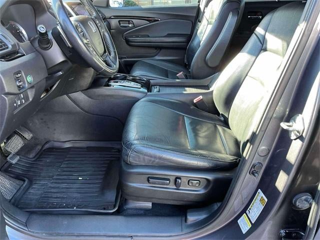 2016 Honda Pilot 2WD Touring with DVD Rear Entertainment System and Navigation