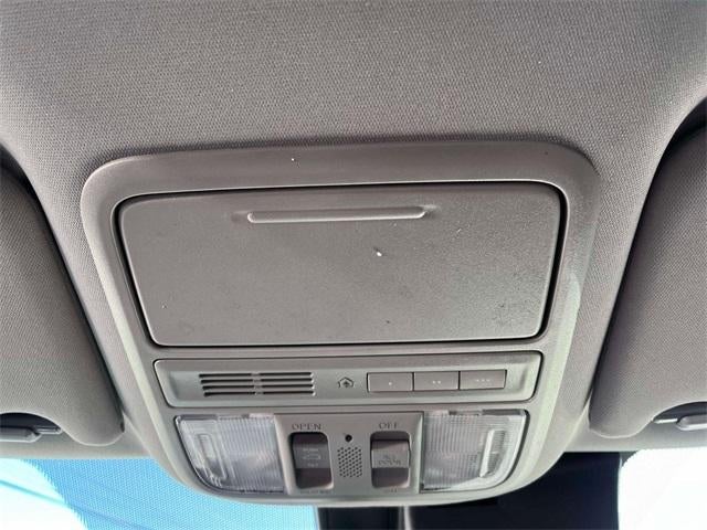 2016 Honda Pilot 2WD Touring with DVD Rear Entertainment System and Navigation