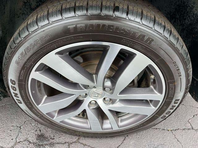 2016 Honda Pilot 2WD Touring with DVD Rear Entertainment System and Navigation