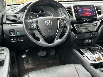 2016 Honda Pilot 2WD Touring with DVD Rear Entertainment System and Navigation