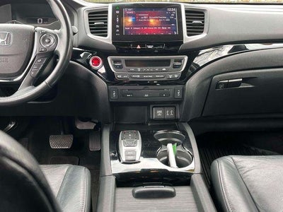 2016 Honda Pilot 2WD Touring with DVD Rear Entertainment System and Navigation