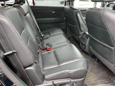 2016 Honda Pilot 2WD Touring with DVD Rear Entertainment System and Navigation