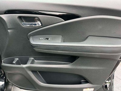 2016 Honda Pilot 2WD Touring with DVD Rear Entertainment System and Navigation