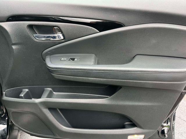 2016 Honda Pilot 2WD Touring with DVD Rear Entertainment System and Navigation