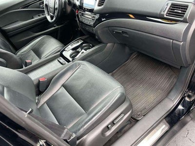 2016 Honda Pilot 2WD Touring with DVD Rear Entertainment System and Navigation