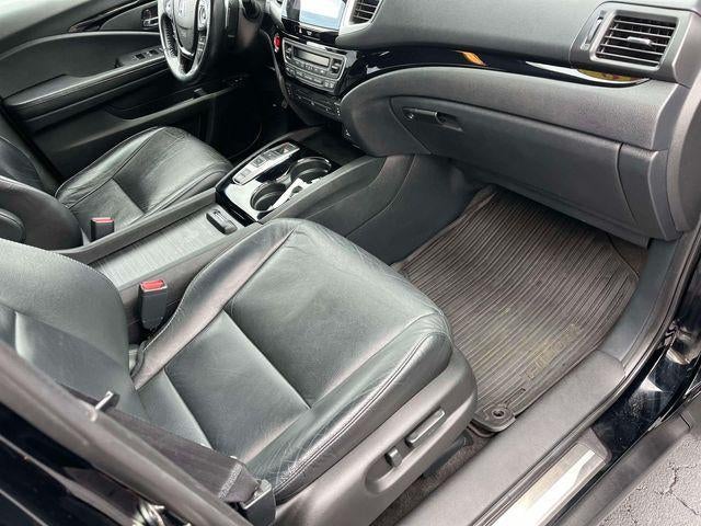 2016 Honda Pilot 2WD Touring with DVD Rear Entertainment System and Navigation