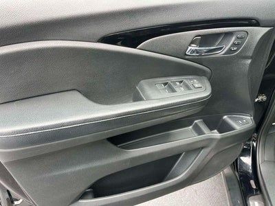 2016 Honda Pilot 2WD Touring with DVD Rear Entertainment System and Navigation