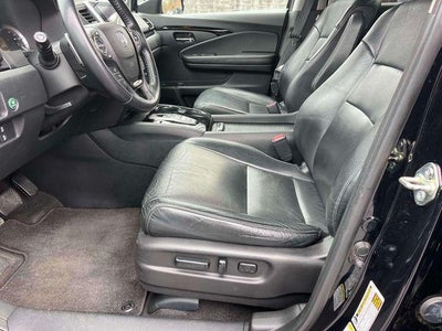 2016 Honda Pilot 2WD Touring with DVD Rear Entertainment System and Navigation