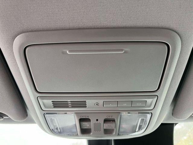 2016 Honda Pilot 2WD Touring with DVD Rear Entertainment System and Navigation