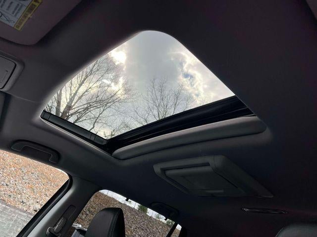 2016 Honda Pilot 2WD Touring with DVD Rear Entertainment System and Navigation