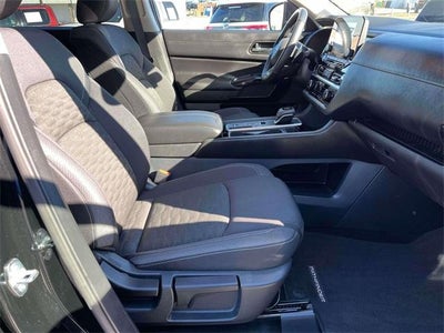 2025 Nissan Pathfinder SV 2WD