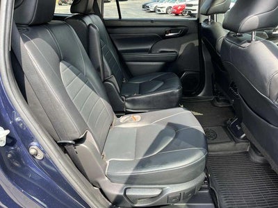 2022 Toyota Highlander XLE FWD (Natl)