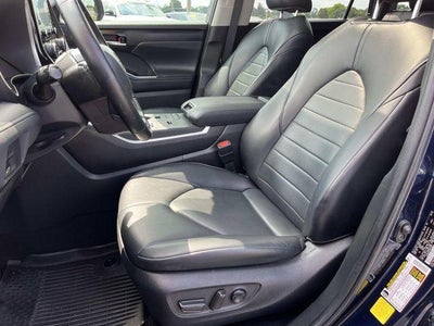 2022 Toyota Highlander XLE FWD (Natl)
