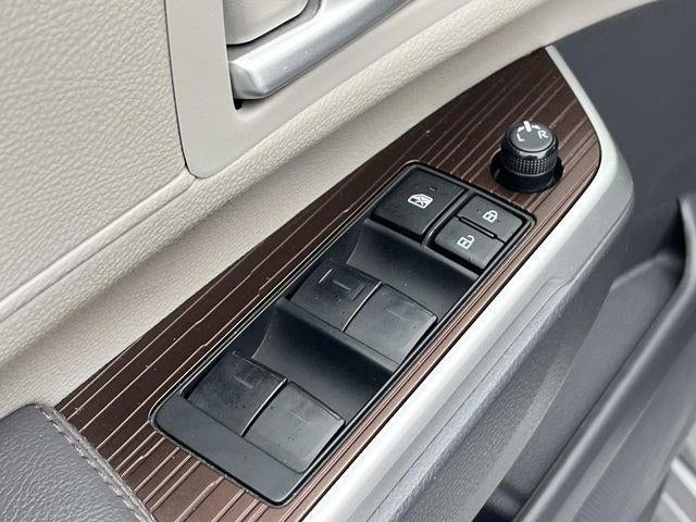 2023 Toyota Sienna XLE FWD 8-Passenger (Natl)