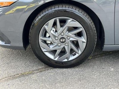 2024 Hyundai ELANTRA SEL IVT