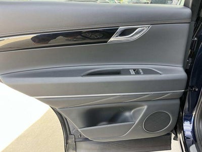 2025 Genesis GV80 2.5T Standard AWD