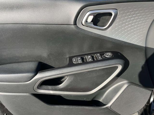 2023 Kia Soul LX IVT