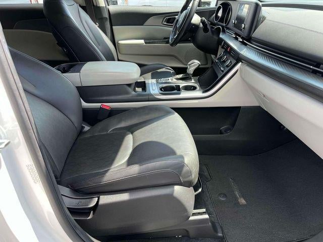 2024 Kia Carnival LX FWD