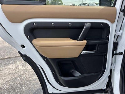 2025 Land Rover Defender 130 P400 X-Dynamic SE