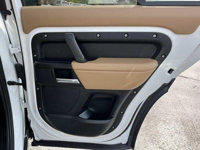 2025 Land Rover Defender 130 P400 X-Dynamic SE