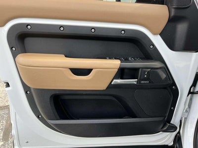 2025 Land Rover Defender 130 P400 X-Dynamic SE