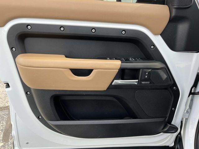 2025 Land Rover Defender 130 P400 X-Dynamic SE