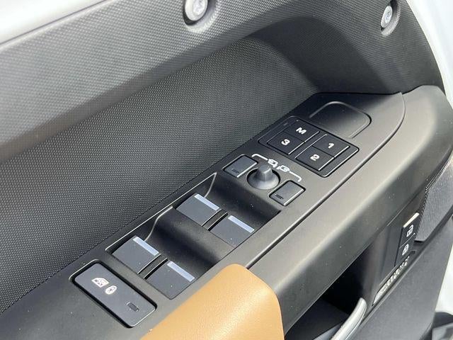 2025 Land Rover Defender 130 P400 X-Dynamic SE