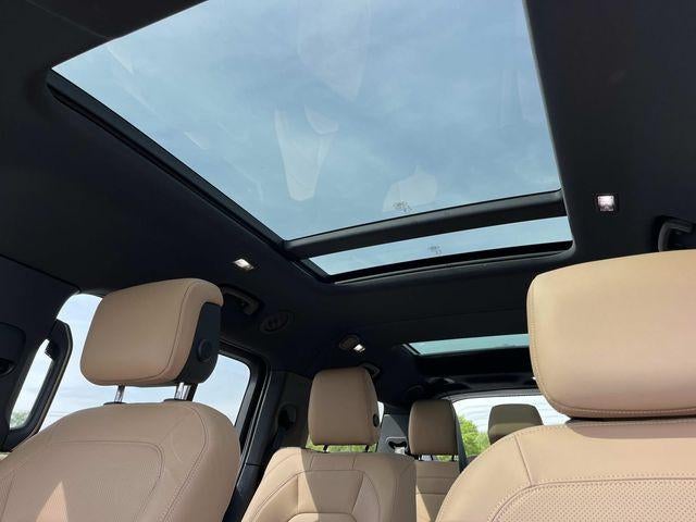 2025 Land Rover Defender 130 P400 X-Dynamic SE