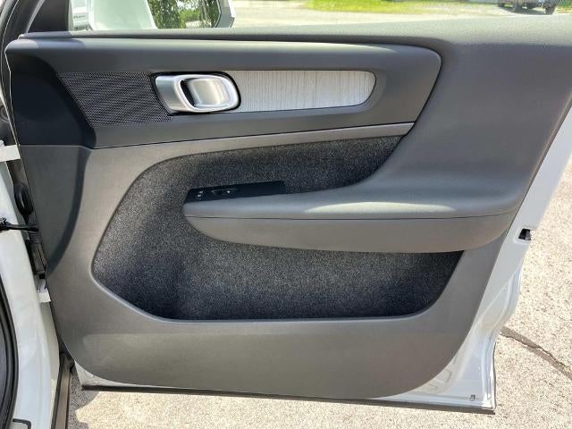 2023 Volvo XC40 B5 AWD Plus Bright Theme