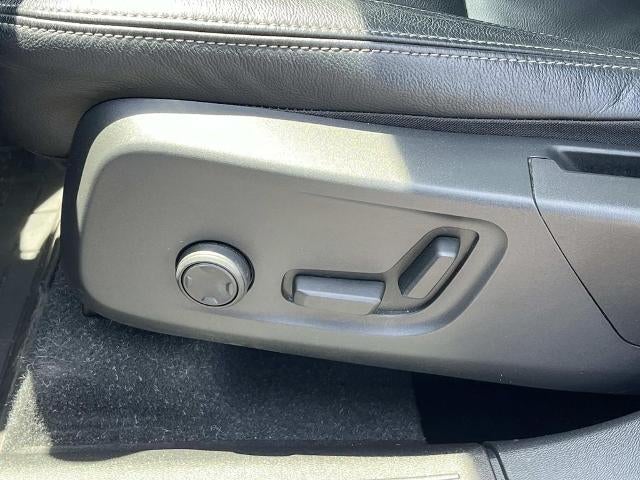 2023 Volvo XC40 B5 AWD Plus Bright Theme