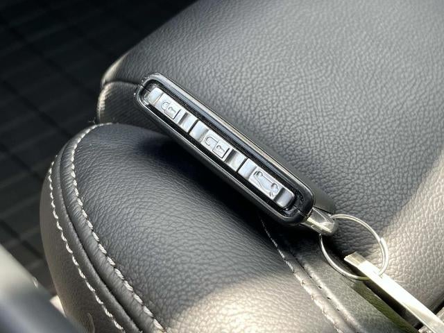 2023 Volvo XC40 B5 AWD Plus Bright Theme