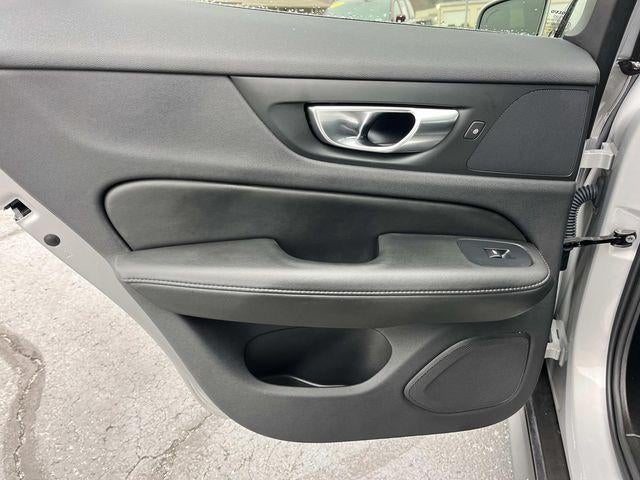 2025 Volvo V60 Cross Country B5 AWD Plus