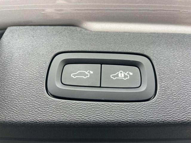 2025 Volvo V60 Cross Country B5 AWD Plus