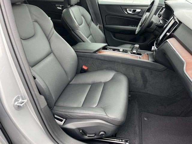 2025 Volvo V60 Cross Country B5 AWD Plus