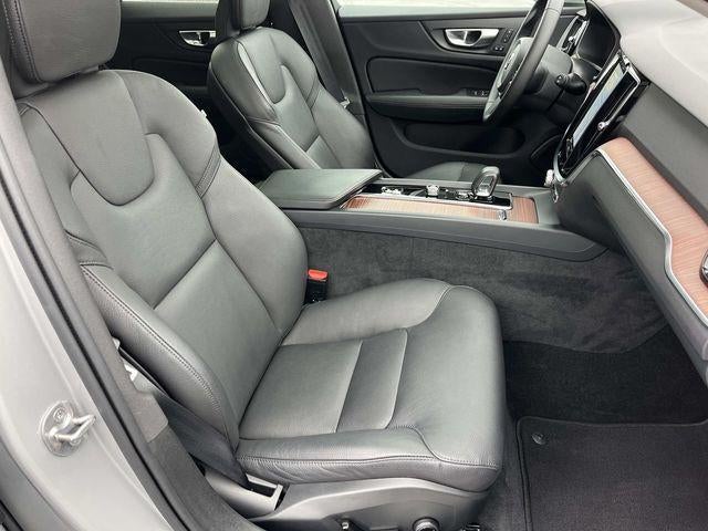 2025 Volvo V60 Cross Country B5 AWD Plus