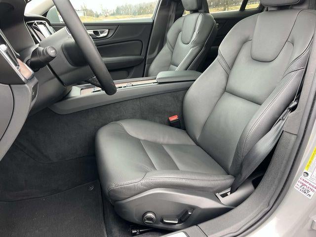 2025 Volvo V60 Cross Country B5 AWD Plus